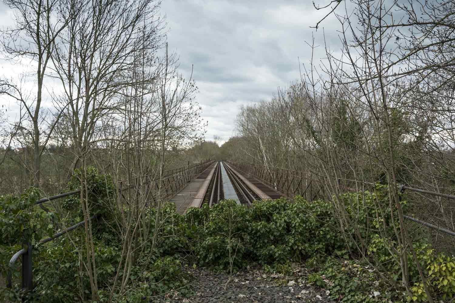 Gleis auf Viadukt
