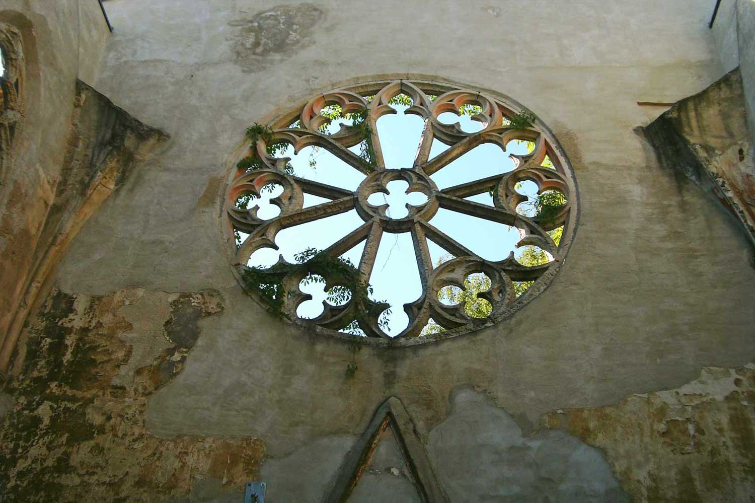 Fenster einer Kirchenriune