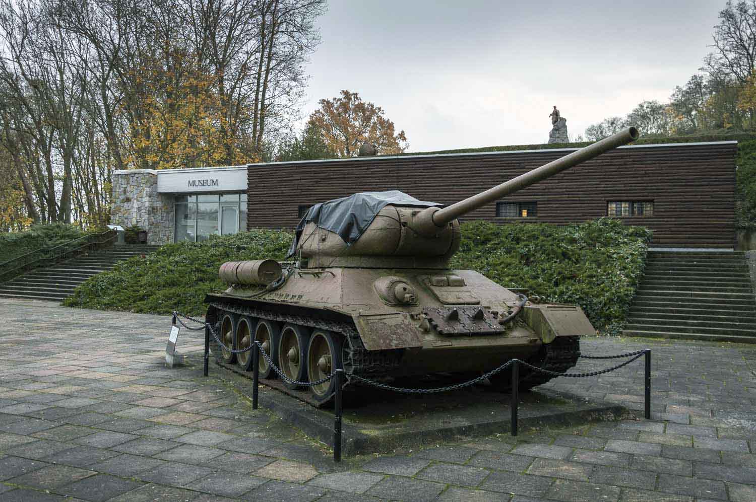 Verrotteter Panzer der Gedenkstätte Seelower Höhen