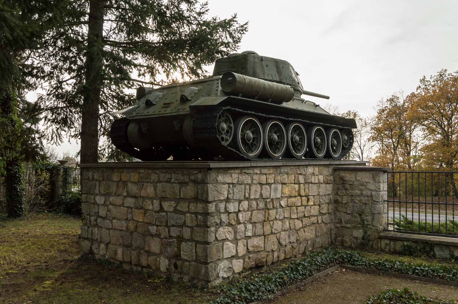 Rückansicht Panzerdenkmal in Baruth