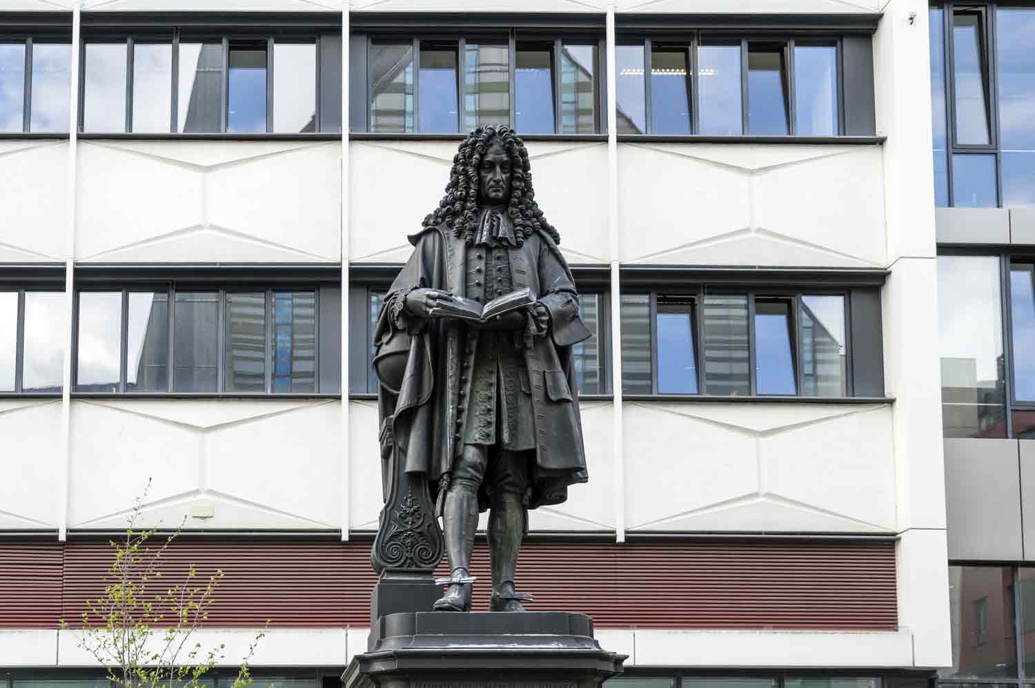 Leibniz-Denkmal